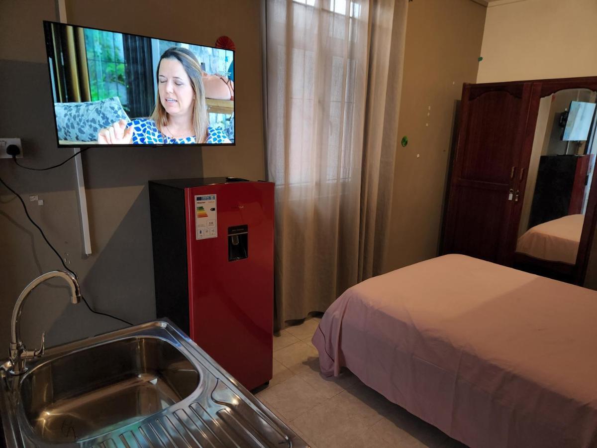 Backpackers Rental Room/Bathroom Only ลากูแล็ตต์ ภายนอก รูปภาพ