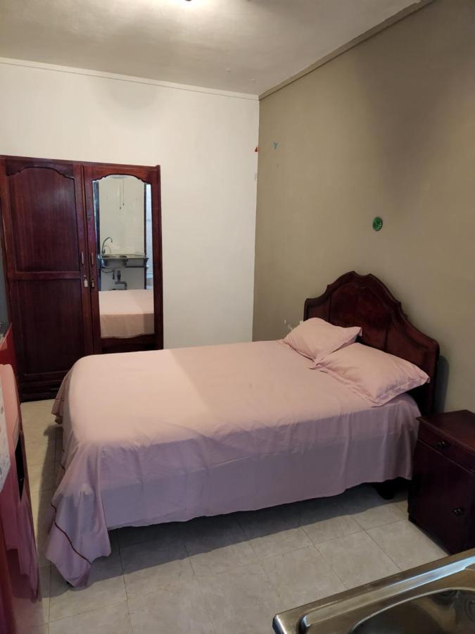 Backpackers Rental Room/Bathroom Only ลากูแล็ตต์ ภายนอก รูปภาพ